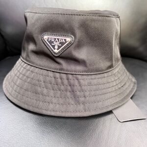 WOMEN'S PRADA BLACK RE-NYLON BUCKET HAT LOGO PLAQUE ONE SIZE UNISEX